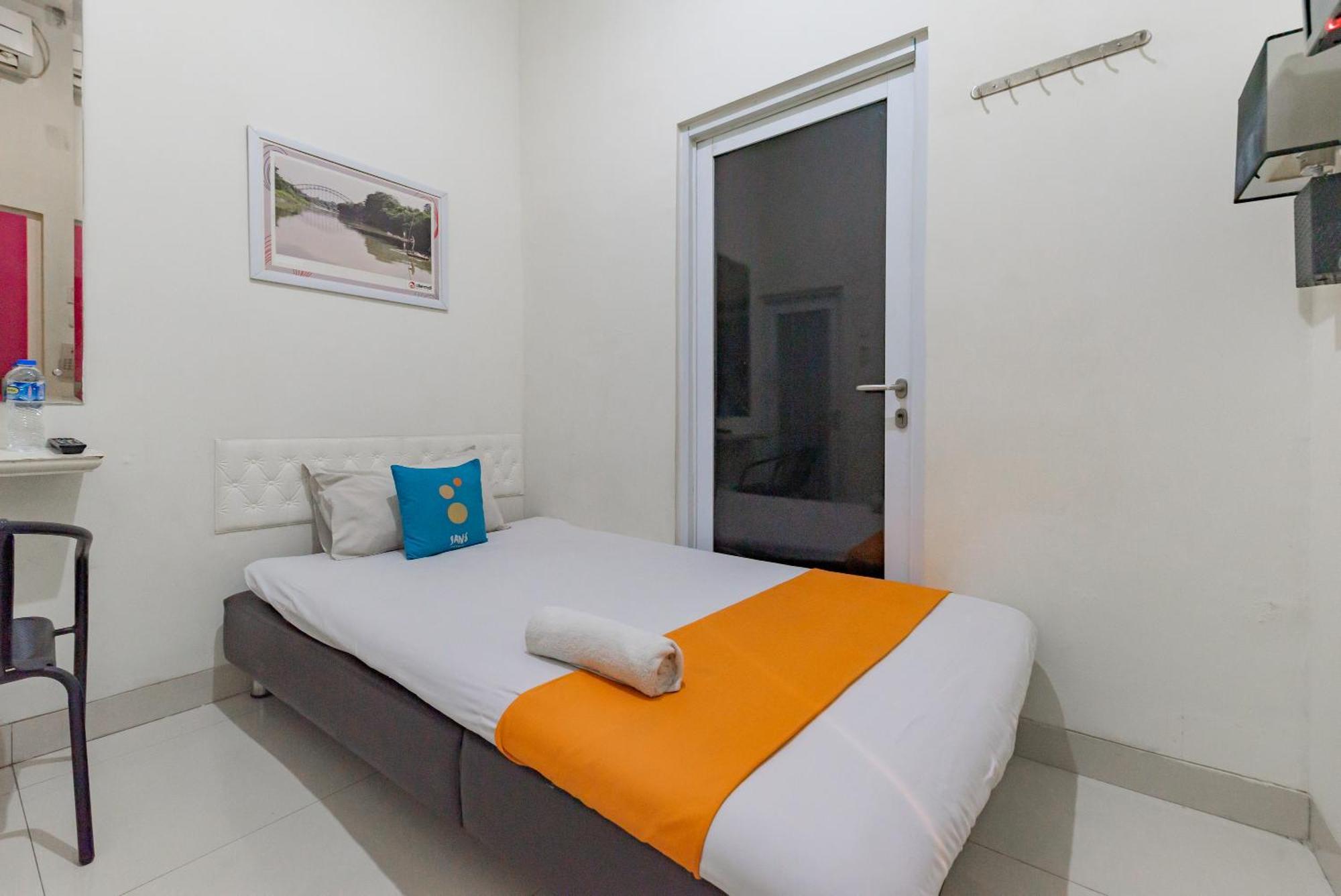 Sans Hotel Diemdi Kiaracondoong Bandung Exterior photo