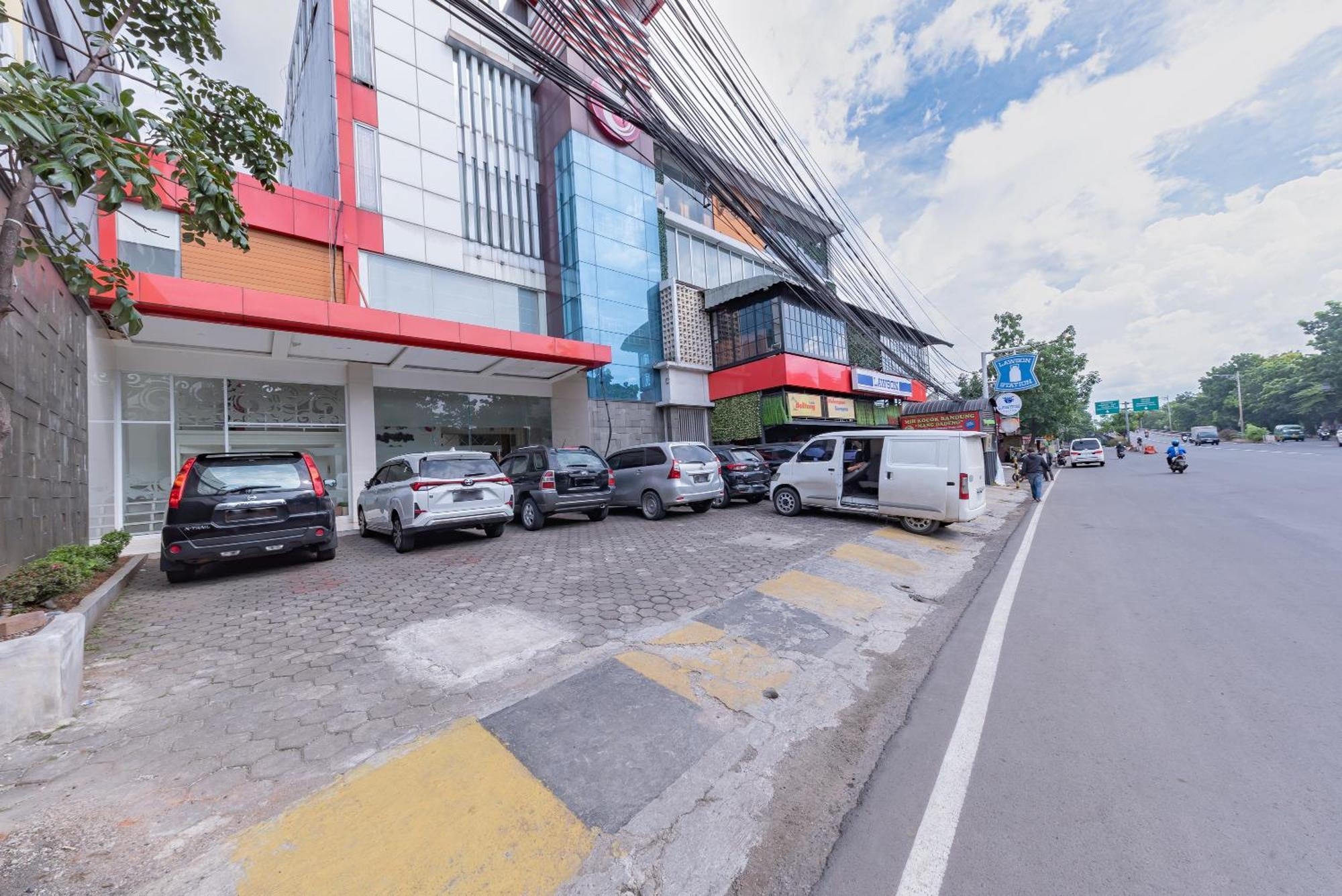 Sans Hotel Diemdi Kiaracondoong Bandung Exterior photo